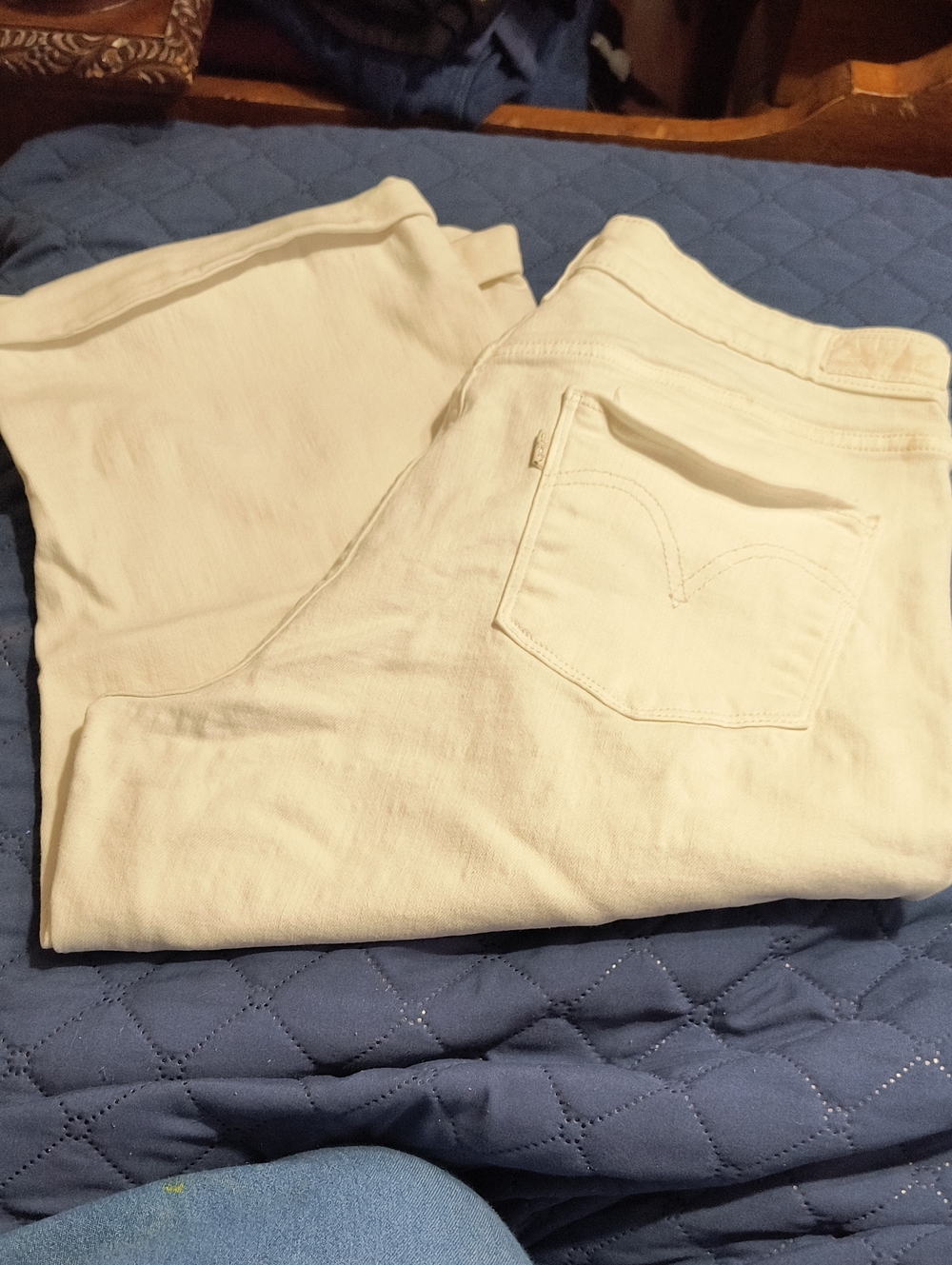 Levi's White Denim Capris with Signature Back Label